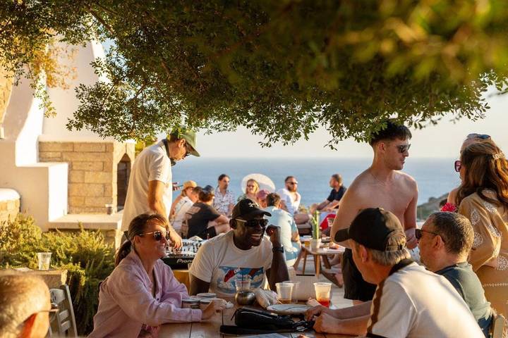 Location de vacances pour 6 personnes, avec piscine ainsi que vue et jardin, adapté aux familles dans Chora (Ios) - 4