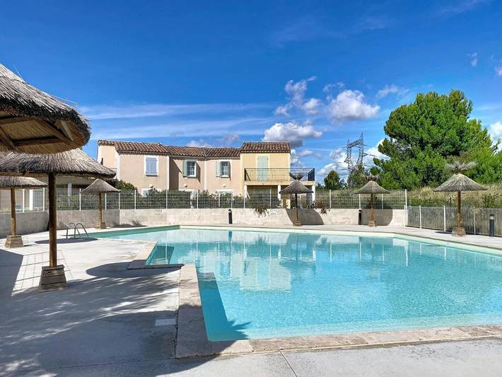 Parc de vacances pour 8 personnes, avec vue ainsi que terrasse et piscine, animaux acceptés à Cabriès - 4