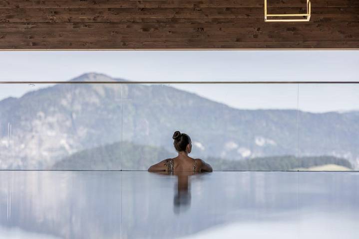 Ferienhaus für 5 Personen, mit Whirlpool und Garten sowie Pool und Sauna, kinderfreundlich