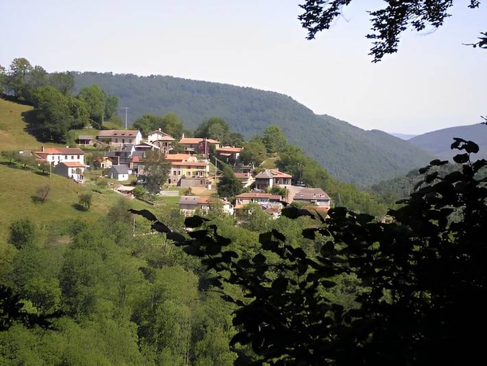 Gîte pour 12 personnes, avec jardin et terrasse à Sengouagnet - 2