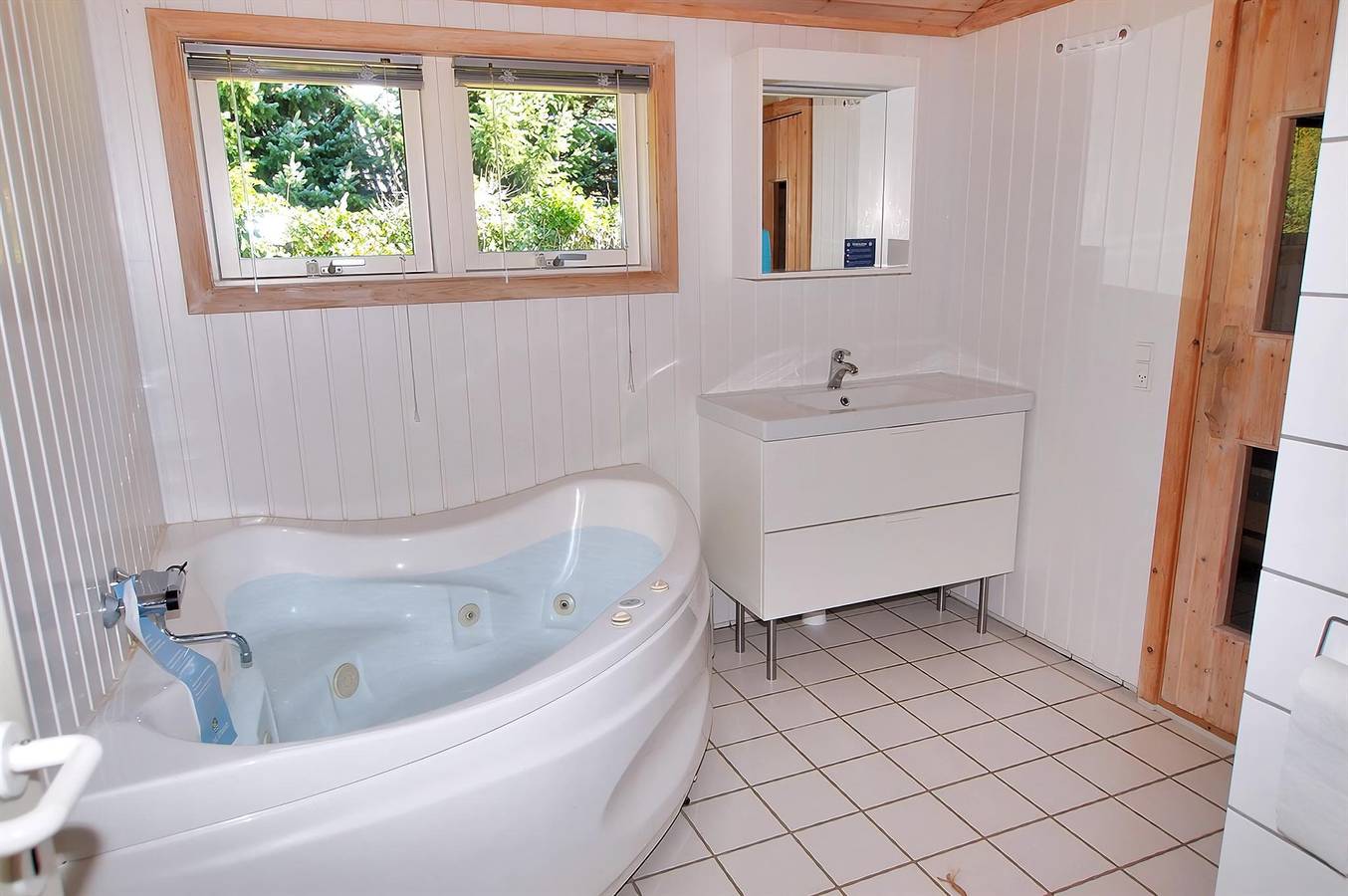 Beautiful home in Hornbæk w/ Sauna, Wifi and 4 Bedrooms in Hornbæk, Kattegat Küste