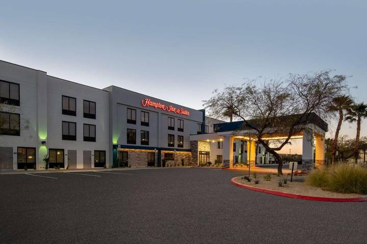 Hôtel pour 4 personnes, avec jacuzzi ainsi que balcon et piscine, animaux acceptés