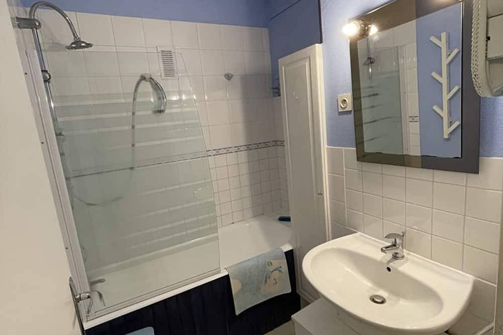 Entire apartment, Cozy Studio 5 Guests, Balcony, Wifi, Pet-Friendly, Near Shops & Ski Slopes in Le Lioran, Laveissière