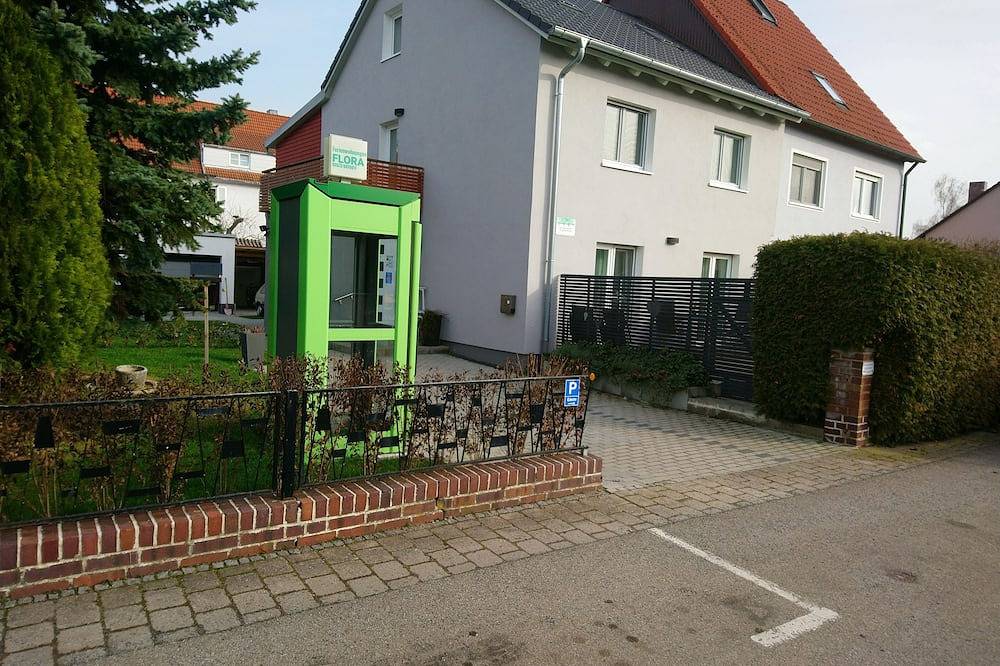 Ganze Wohnung, Nelke -  Ferienwohnungen Flora, kleines Apartment unter dem Dach in Bad Windsheim, Steigerwald