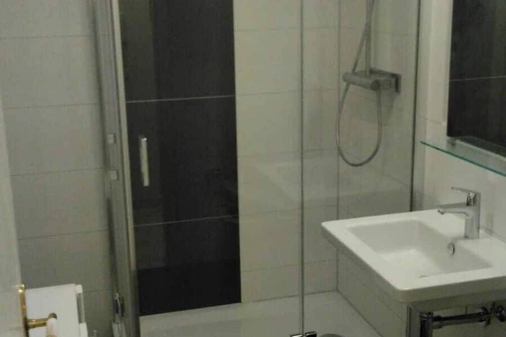 Ganze Wohnung, Ganz nah am Meer und km-langen Sandstrand; hell und ruhig am Waldrand, Balkon in Zempin, Usedomer Norden