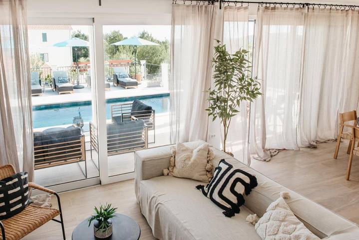 Villa pour 8 personnes, avec piscine ainsi que jardin et vue à Maslinica - 2