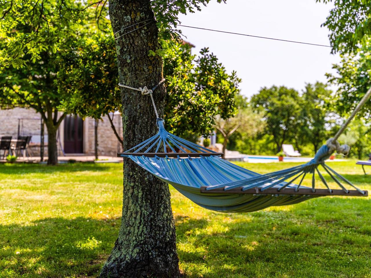 Schönes Haus mit großer grüner Umgebung, Pool in Barban, Südküste Istrien