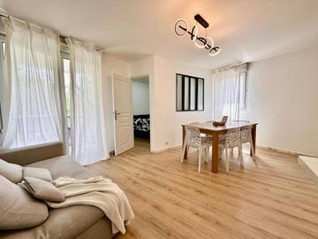 Gîte pour 6 personnes, avec vue sur le lac ainsi que balcon et vue à Lognes