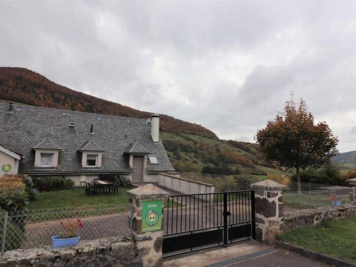 Location de vacances pour 4 personnes, avec jardin à Saint-Paul-de-Salers