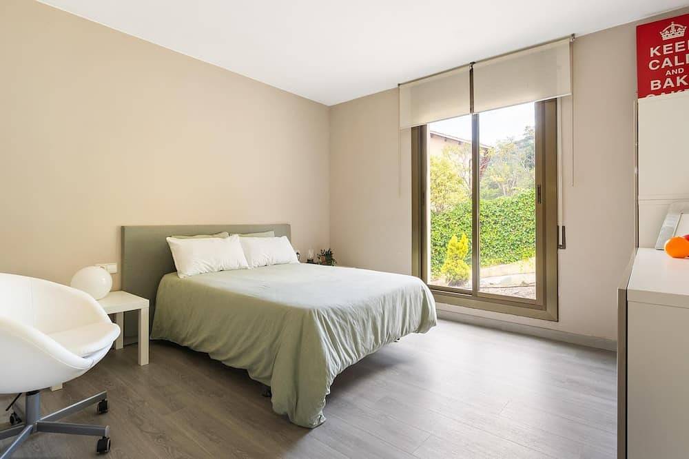 Villa Llum mit Aussicht, Pool, 25 Min nach Bcn in Alella, Costa del Maresme