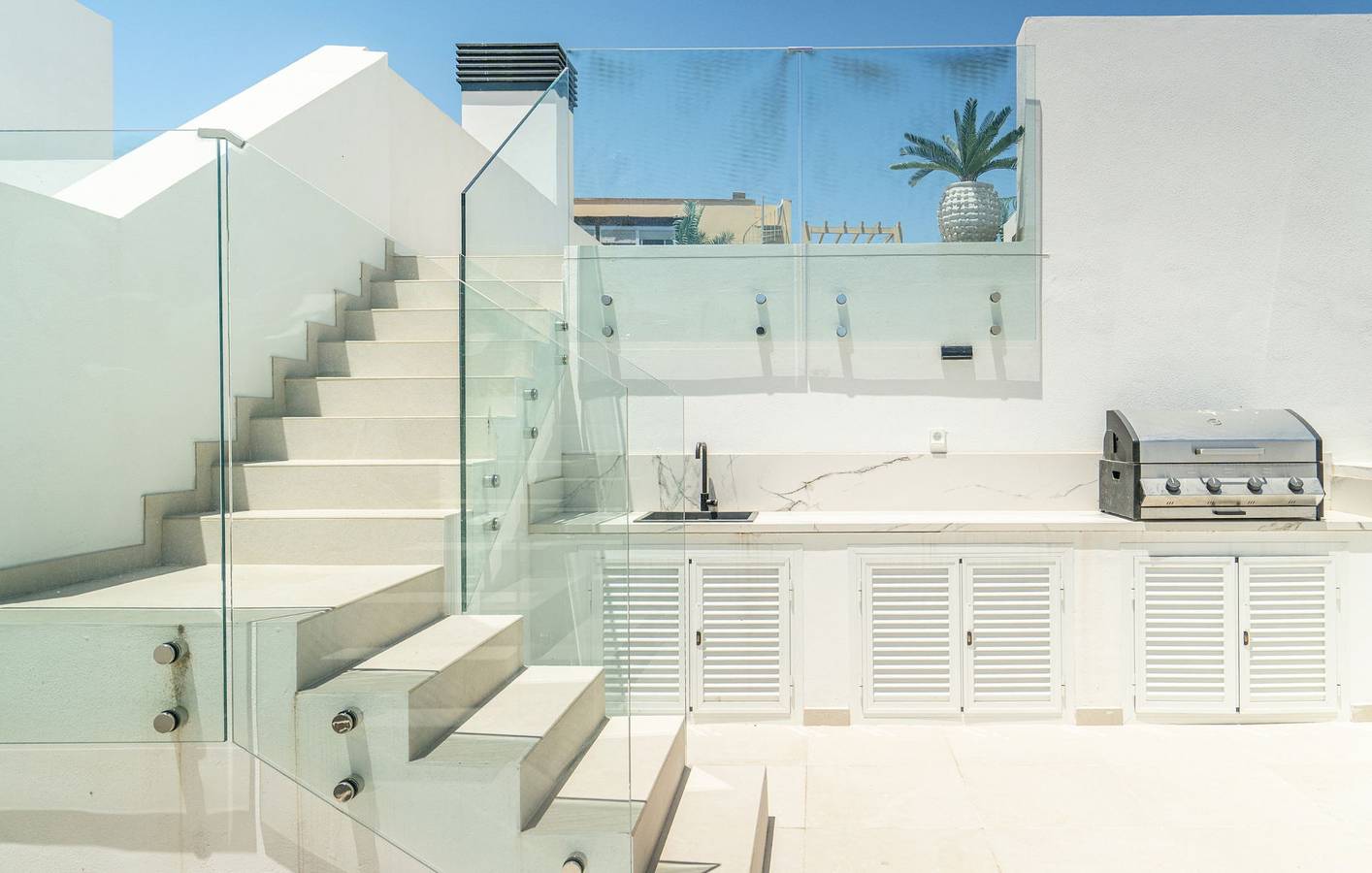 Appartement entier, Appartement en bord de mer avec piscine et WiFi - La Rada 200m in Playa de la Rada, Estepona