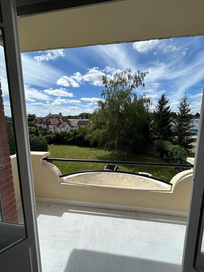 B&b voor 2 personen, with Balkon and Terras as well as Tuin in Vierzon