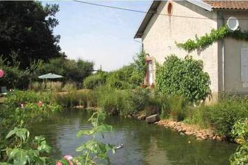 Gîte pour 5 personnes, avec terrasse et jardin à Lathus-Saint-Rémy