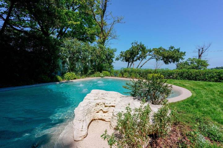 Maison d’hôte pour 4 personnes, avec Jacuzzi et Terrasse ainsi que Jardin et Piscine