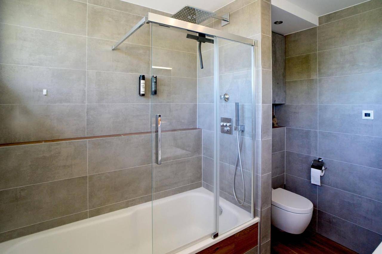 Ganze Ferienwohnung, Messewohnenaschheim Business Zimmer und Apartment mit Balkon bei Messe München in Aschheim, Oberbayern
