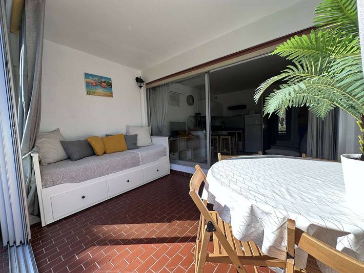 Ganzes Studio, **Geräumiges Studio für 4 Personen mit Pool, 50m zum Strand, Terrasse und Parkplatz** in Port Camargue, Le Grau-du-Roi