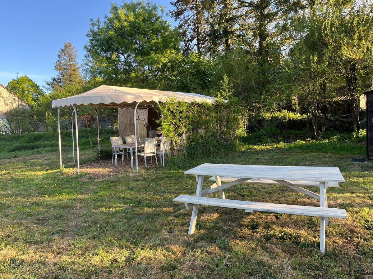 Tentes Bohèmes dans un écolieu avec piscine hors-sol in Péault, Région de La Roche-sur-Yon