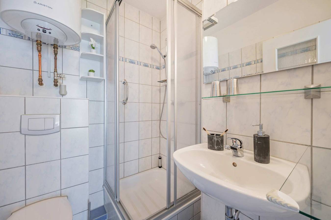 Ganze Wohnung, Gemütliche Ferienwohnung in Koserow mit Terrasse – nur 550 m bis zum Strand in Koserow, Bernsteinbäder