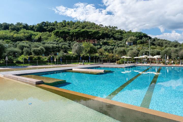 Entire holiday apartment, Mobile Home 'Camping Belsito Olib 502' with Shared Pool, Wi-Fi and Air Conditioning in Montecatini-Terme, Pistoia Province