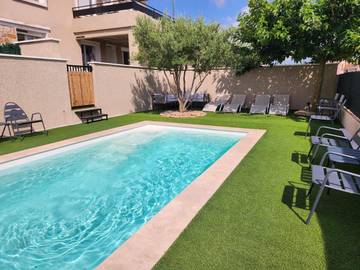 Gîte pour 5 personnes, avec piscine ainsi que vue et jardin à Saint-Étienne-de-Fontbellon