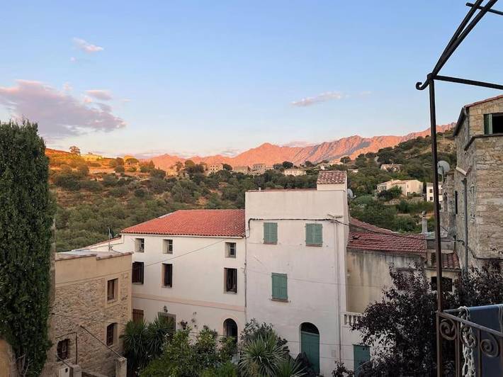 Location de vacances pour 12 personnes, avec terrasse ainsi que vue et piscine à Cateri - 2