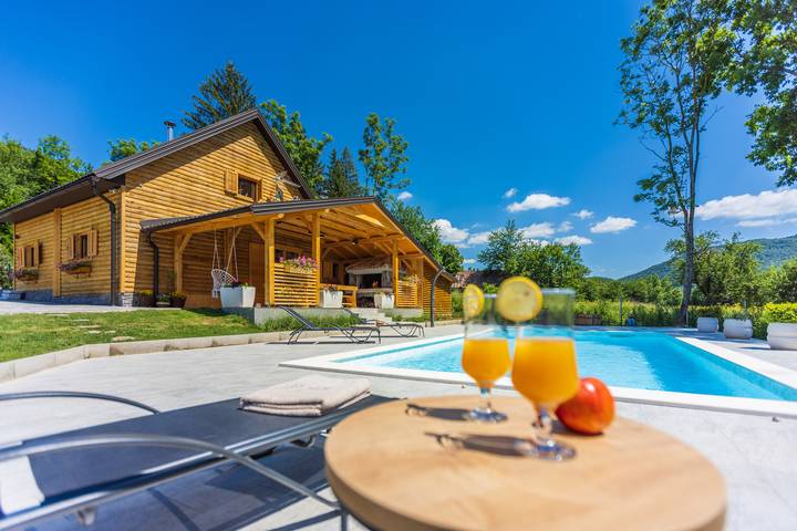 Ferienhaus für 8 Personen, mit Terrasse und Garten sowie Pool und Sauna in Gospitsch