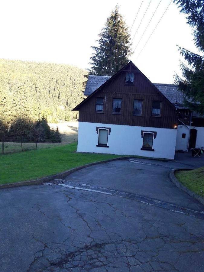 Ferienwohnung für 5 Personen, mit Terrasse und Garten sowie Sauna und Ausblick