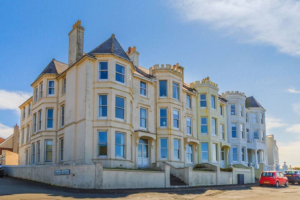 Entire apartment, Sound of the Sea -  a holiday cottage that sleeps 5 guests in 3 bedrooms in Port Erin, Isle of Man