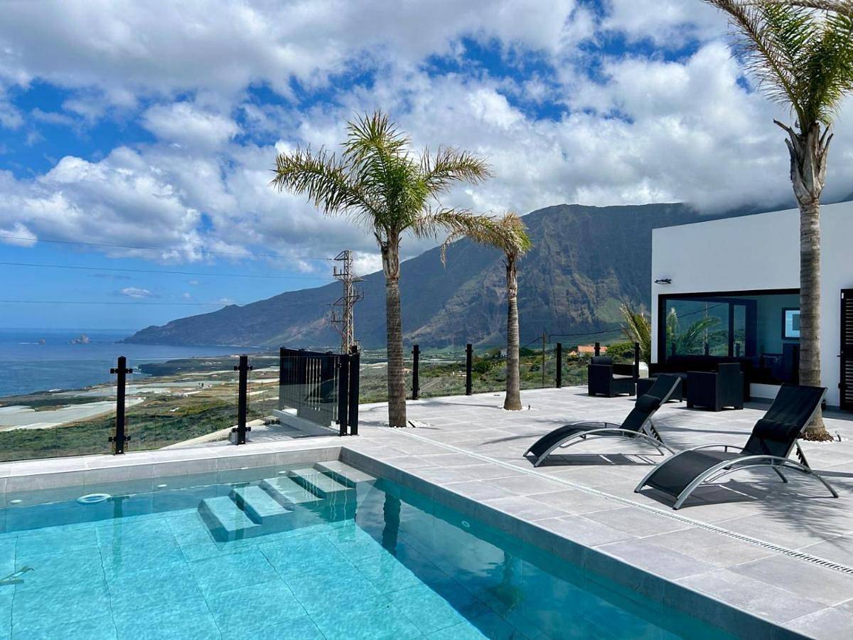 Three-Bedroom Villa in Los Llanillos, Frontera