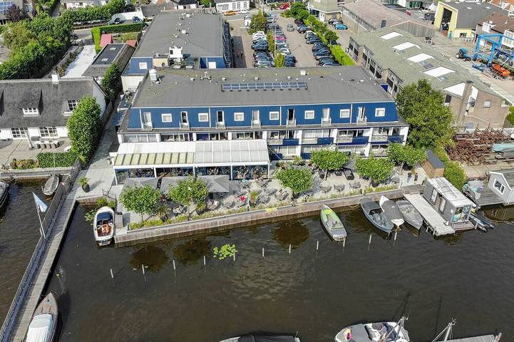 Relax at a Marina Hotel with Trails, Canoes and a Beautiful Restaurant View in Loosdrecht, Groene Hart