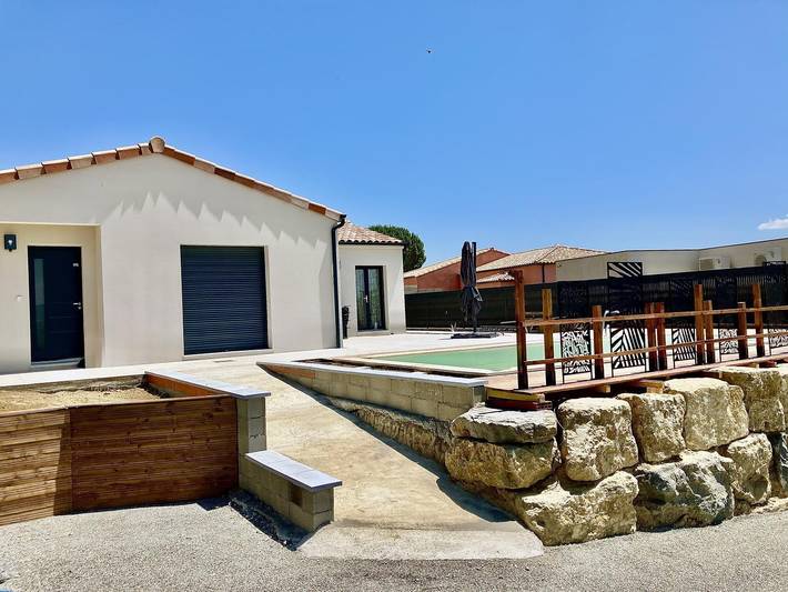 Gîte for 8 people, with pool and terrace as well as garden, with pets in Carcassonne