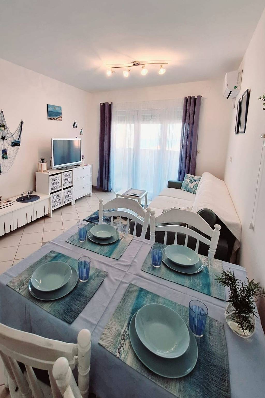 Ganze Wohnung, 1-Zimmer-Ferienwohnung mit Balkon und Meerblick Tkon, Pasman A-24359-a in Tkon, Pasman