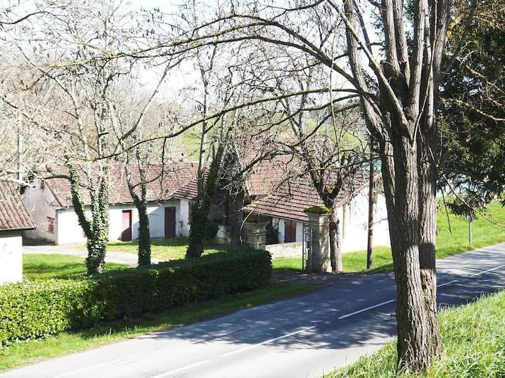 Location de vacances pour 6 personnes, avec terrasse ainsi que jardin et piscine, animaux acceptés à Castillonnès - 4