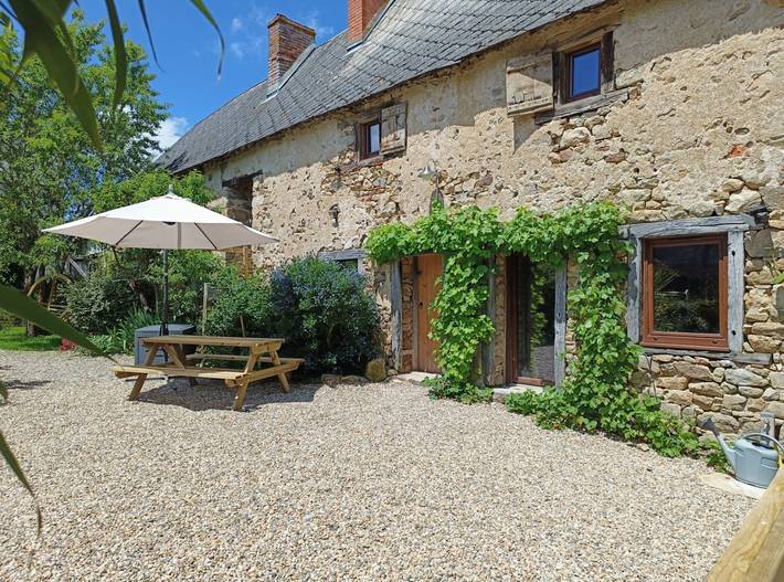 Gîte pour 5 personnes, avec terrasse ainsi que jacuzzi et jardin