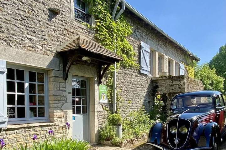 Location de vacances pour 5 personnes, avec jardin à Ozenay