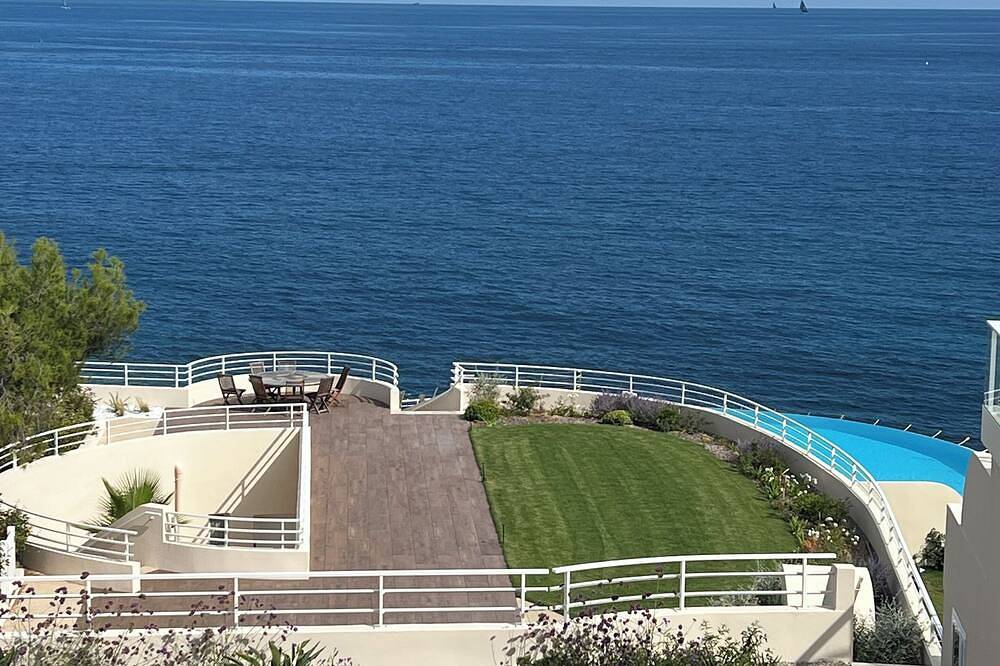 Appartement entier, Appartement F2 dans résidence pieds dans l'eau in Le Trayas, Saint-Raphaël