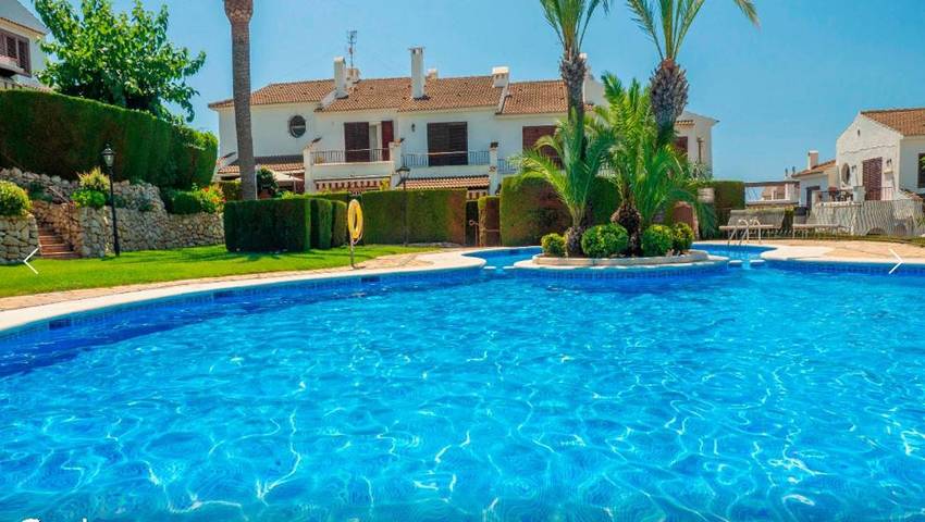 Maison de vacances pour 6 personnes, avec terrasse et jardin ainsi que vue et piscine - 1