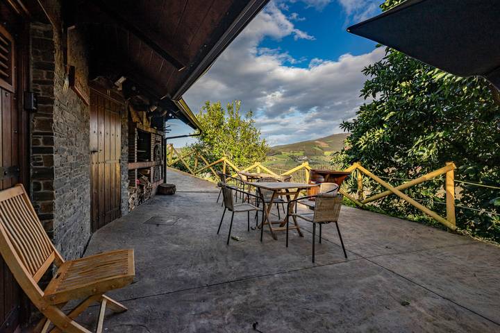 Ferienwohnung für 6 Personen, mit Garten und Balkon sowie Whirlpool, kinderfreundlich - 1