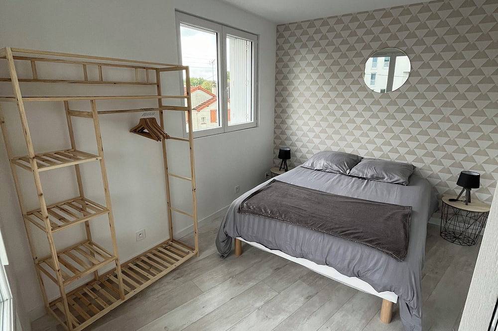 Entire apartment, Fully renovated, comfortable 2-bedroom apartment near Paris. in Livry-Gargan, Seine-Saint-Denis