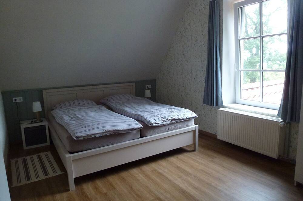 Ferienhaus auf großem, eingezäunten Grundstück, Badesee,, Alleinlage in Westerstede, Ammerland