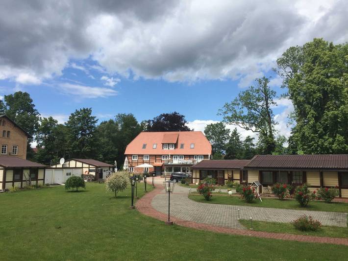 Ferienhaus für 6 Personen, mit Terrasse und Ausblick sowie Seeblick, kinderfreundlich in Mecklenburgische Seenplatte - 3