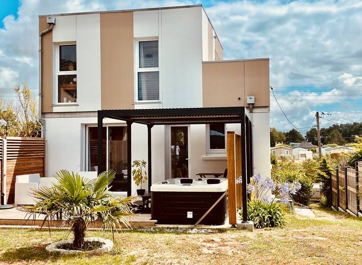 Gîte pour 2 personnes, avec jardin ainsi que jacuzzi et balcon à Barneville-Carteret
