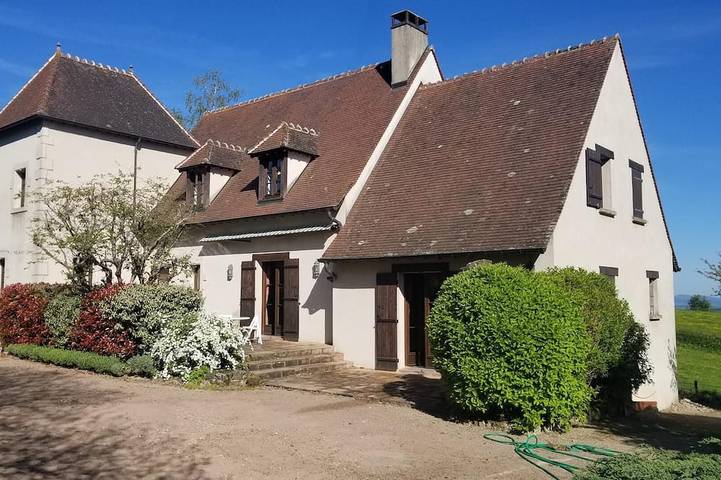 Location de vacances pour 7 personnes, avec Jardin à Gourdon (Saône-et-Loire)