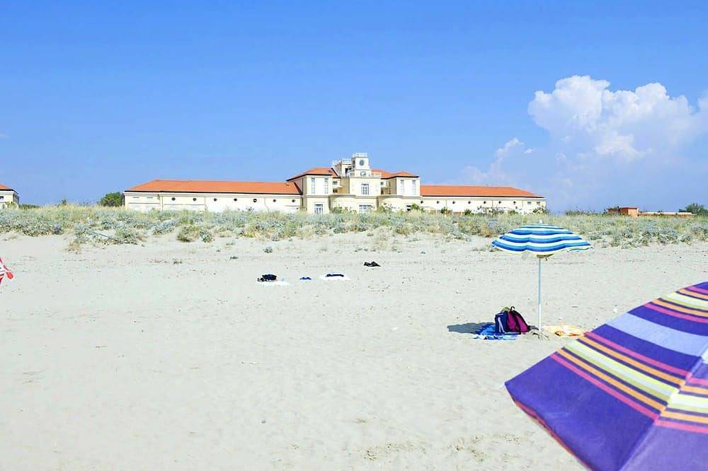 Ganze Wohnung, Dünenresidenz Regina-Elena, privater Strandzugang, Meerblick - Ferienwohnung mit in Pisa, Italienische Riviera