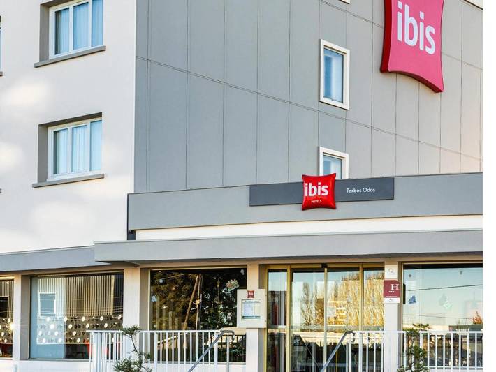 Hôtel pour 3 personnes, avec piscine ainsi que terrasse et jardin, animaux acceptés à Odos - 3