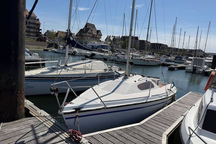 Péniche pour 3 personnes dans Centre International De Deauville Cid