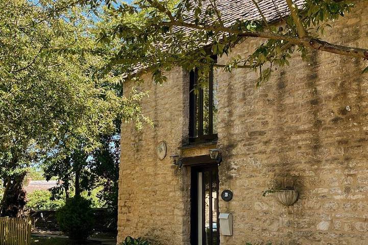 Ferienhaus für 2 Personen, mit Pool und Garten sowie Terrasse, mit Haustier in The Cotswolds