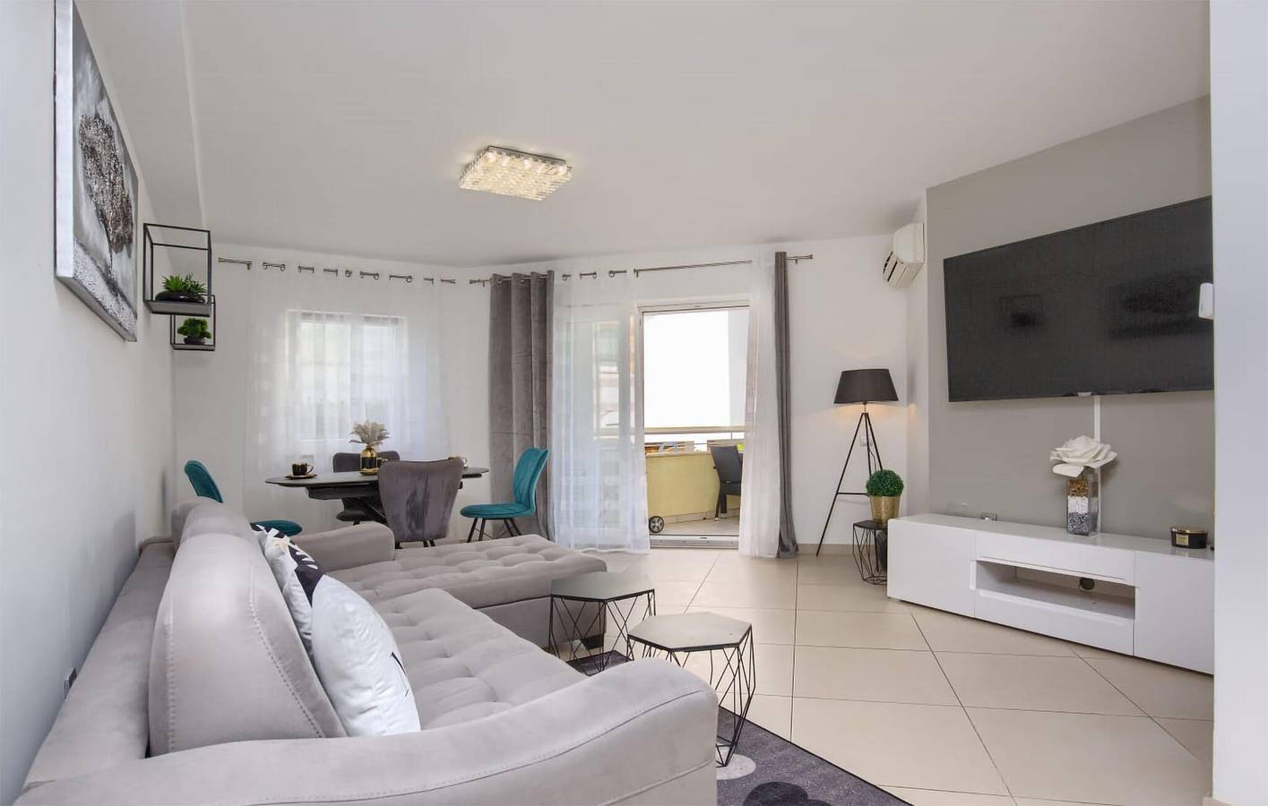Ganze Ferienwohnung, Ferienwohnung für 4 Personen mit Terrasse in Stinjan, Südküste Istrien