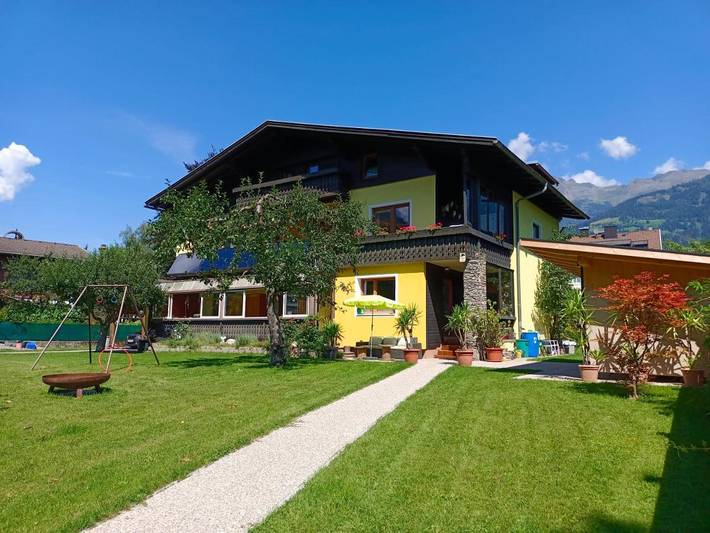 Ferienwohnung für 3 Personen, mit Balkon und Terrasse sowie Garten und Ausblick in Lienz