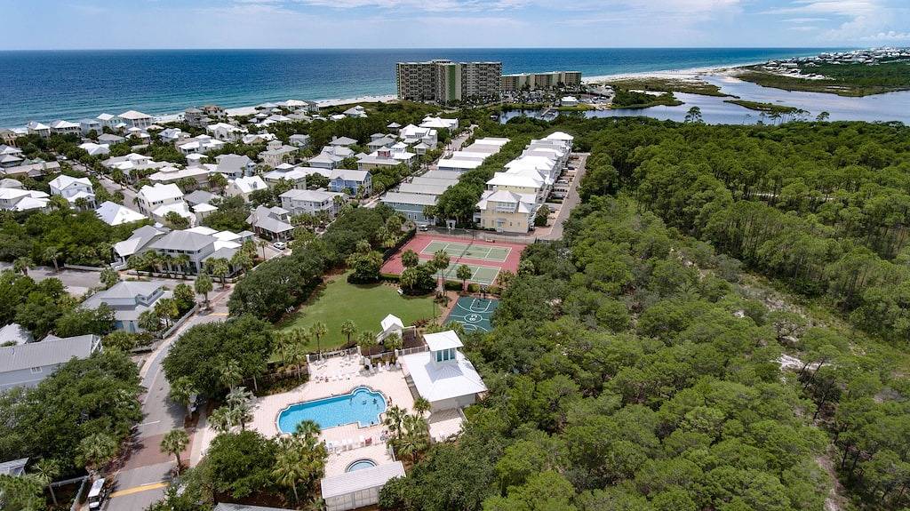 Vacation House for 12 Guests in Carillon Beach, Emerald Coast